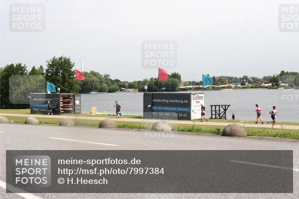 21.06.2025 - 27. Vierlanden-Triathlon H.Heesch http://msf.ph/oto/7997384 15.06.2025 11:32:32 Radfahren 677, 889, 955 meine-sportfotos.de