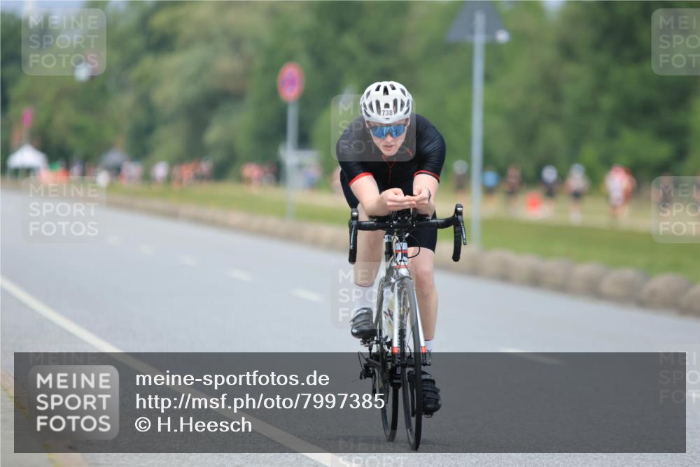 21.06.2025 - 27. Vierlanden-Triathlon H.Heesch http://msf.ph/oto/7997385 15.06.2025 12:24:46 Radfahren 738 meine-sportfotos.de