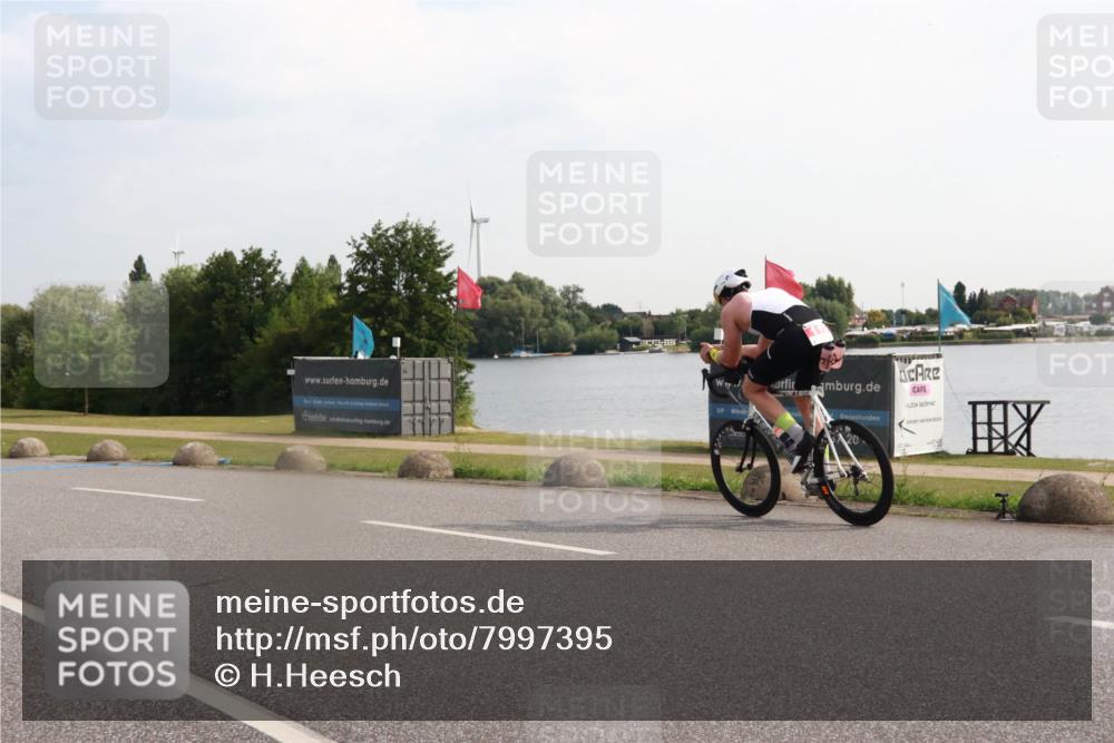 15.06.2025 - 27. Vierlanden-Triathlon H.Heesch http://msf.ph/oto/7997395 15.06.2025 09:36:01 Radfahren 115 meine-sportfotos.de
