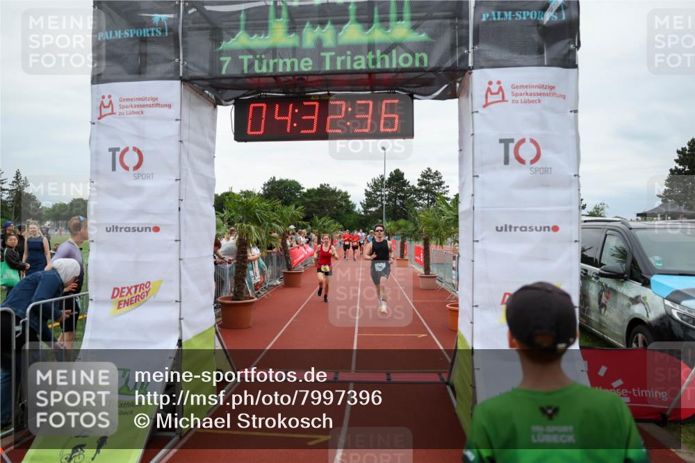 15.06.2025 - 7 Türme Triathlon Michael Strokosch http://msf.ph/oto/7997396 15.06.2025 14:32:36 Ziel 402, 488, 495, 533, 830, 871, 1035 meine-sportfotos.de