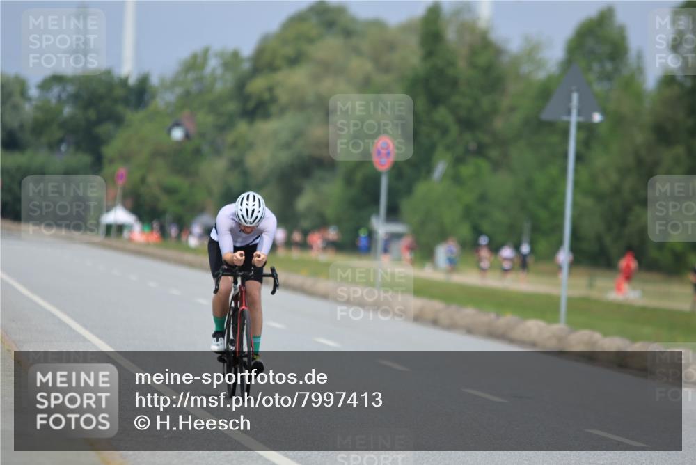21.06.2025 - 27. Vierlanden-Triathlon H.Heesch http://msf.ph/oto/7997413 15.06.2025 12:24:55 Radfahren 728 meine-sportfotos.de