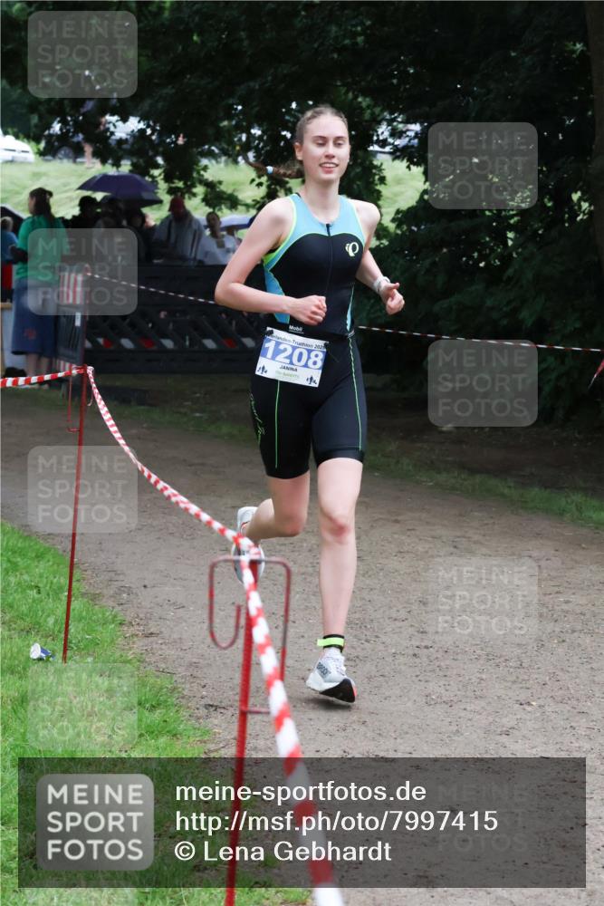 21.06.2025 - 27. Vierlanden-Triathlon Lena Gebhardt http://msf.ph/oto/7997415 15.06.2025 13:55:03 Laufen 1208 meine-sportfotos.de