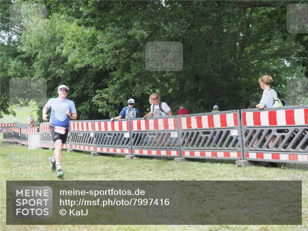 21.06.2025 - 27. Vierlanden-Triathlon KatJ http://msf.ph/oto/7997416 15.06.2025 12:50:56 Ziel 239, 695 meine-sportfotos.de