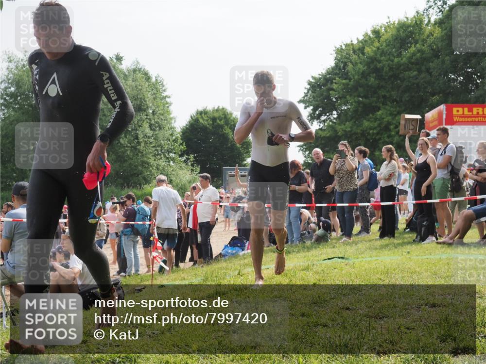 15.06.2025 - 27. Vierlanden-Triathlon KatJ http://msf.ph/oto/7997420 15.06.2025 09:55:50 Schwimmen 273, 280, 283, 300, 303, 322, 331, 338 meine-sportfotos.de