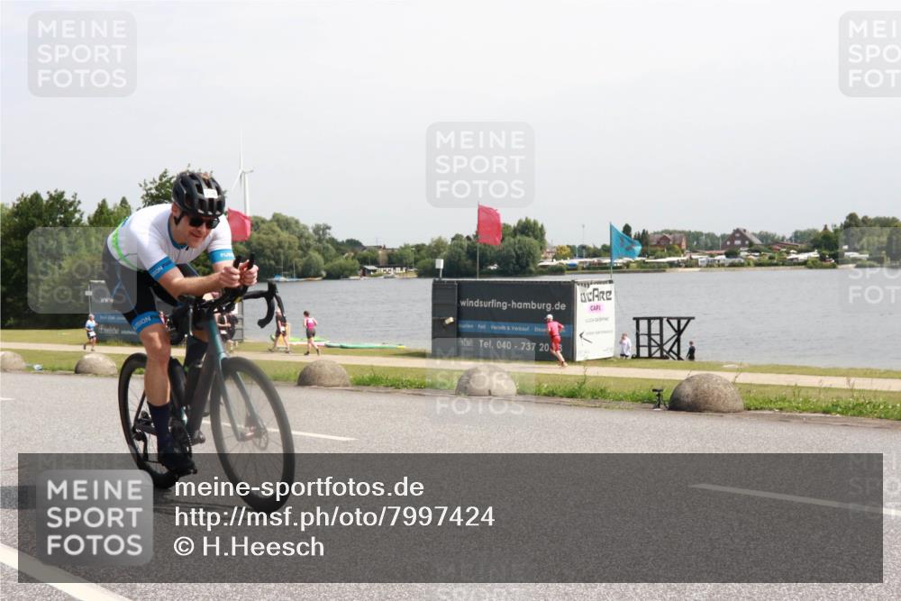 21.06.2025 - 27. Vierlanden-Triathlon H.Heesch http://msf.ph/oto/7997424 15.06.2025 11:32:42 Radfahren 716 meine-sportfotos.de