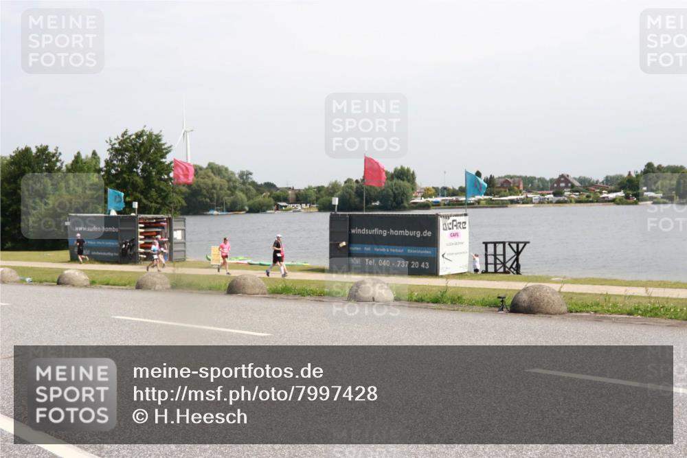 21.06.2025 - 27. Vierlanden-Triathlon H.Heesch http://msf.ph/oto/7997428 15.06.2025 11:32:44 Radfahren 716 meine-sportfotos.de