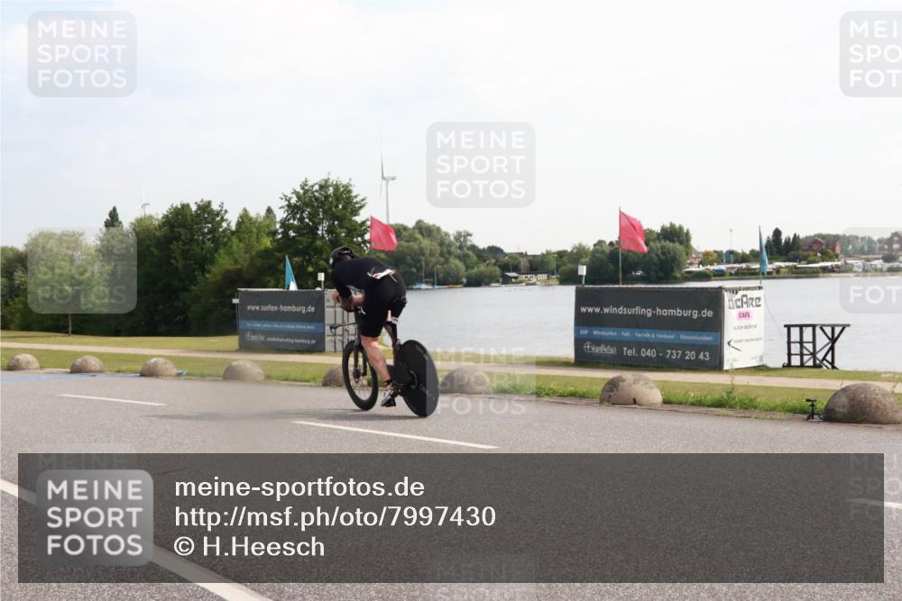 15.06.2025 - 27. Vierlanden-Triathlon H.Heesch http://msf.ph/oto/7997430 15.06.2025 09:36:55 Radfahren 38, 178, 185 meine-sportfotos.de