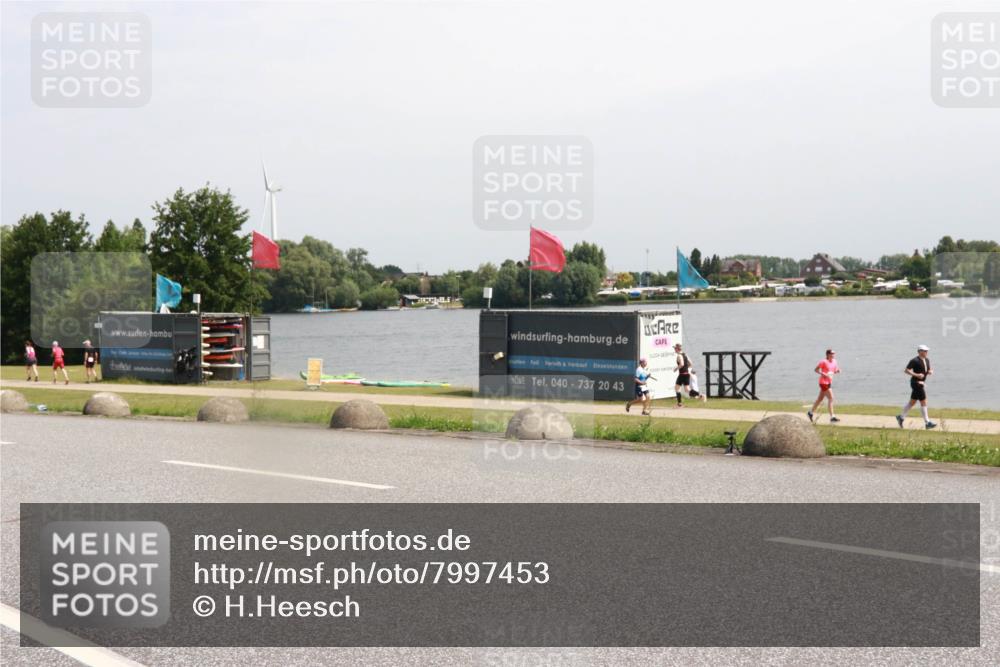 21.06.2025 - 27. Vierlanden-Triathlon H.Heesch http://msf.ph/oto/7997453 15.06.2025 11:32:50 Radfahren 718 meine-sportfotos.de