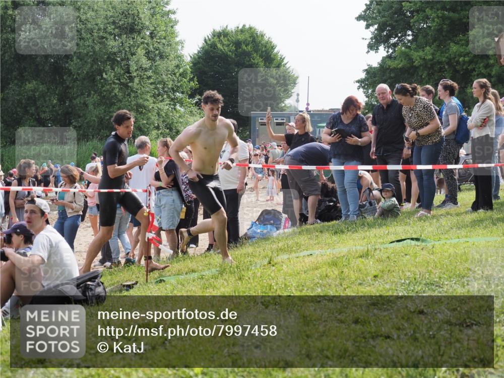 15.06.2025 - 27. Vierlanden-Triathlon KatJ http://msf.ph/oto/7997458 15.06.2025 09:55:53 Schwimmen 273, 280, 283, 300, 303, 308, 322, 331, 338 meine-sportfotos.de