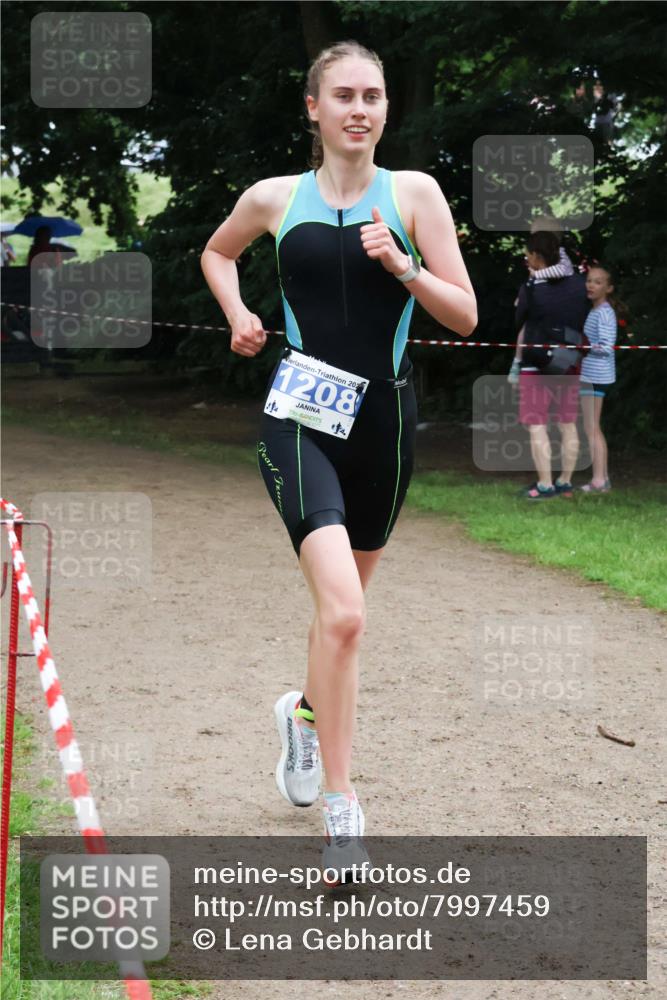 21.06.2025 - 27. Vierlanden-Triathlon Lena Gebhardt http://msf.ph/oto/7997459 15.06.2025 13:55:04 Laufen 202, 1208 meine-sportfotos.de