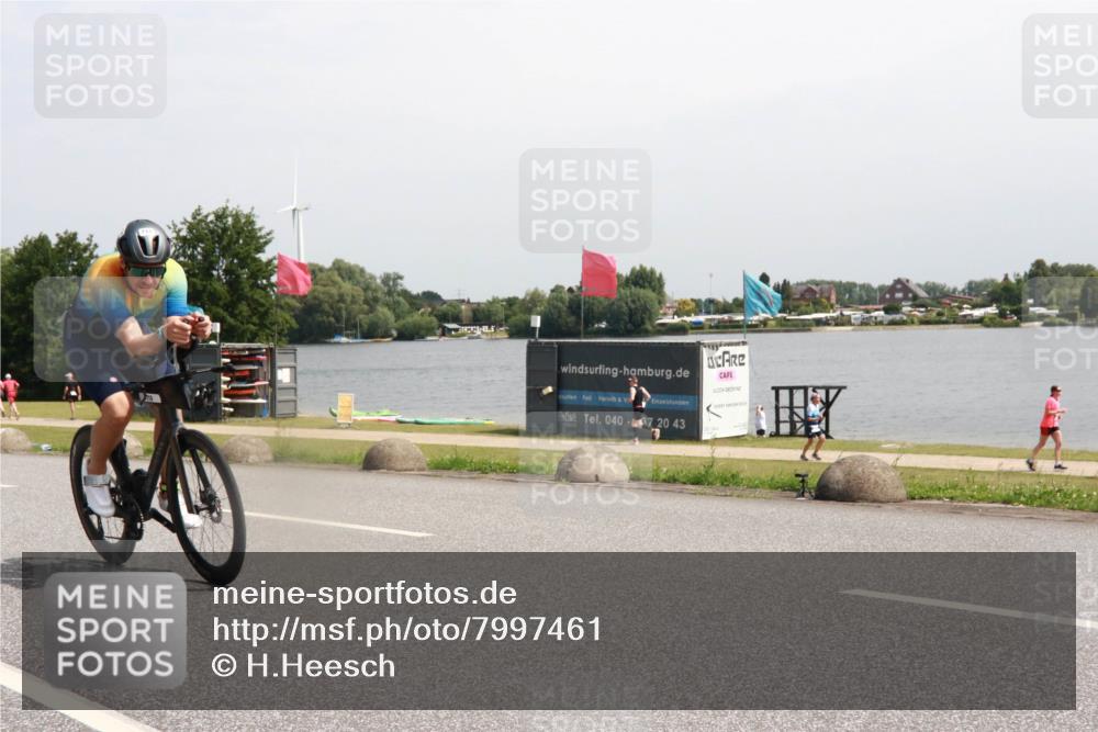 21.06.2025 - 27. Vierlanden-Triathlon H.Heesch http://msf.ph/oto/7997461 15.06.2025 11:32:51 Radfahren 718 meine-sportfotos.de