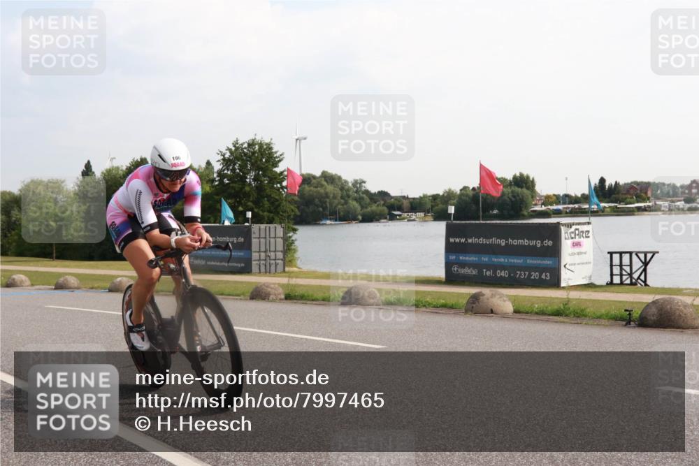 15.06.2025 - 27. Vierlanden-Triathlon H.Heesch http://msf.ph/oto/7997465 15.06.2025 09:37:26 Radfahren 46, 70, 186, 196 meine-sportfotos.de