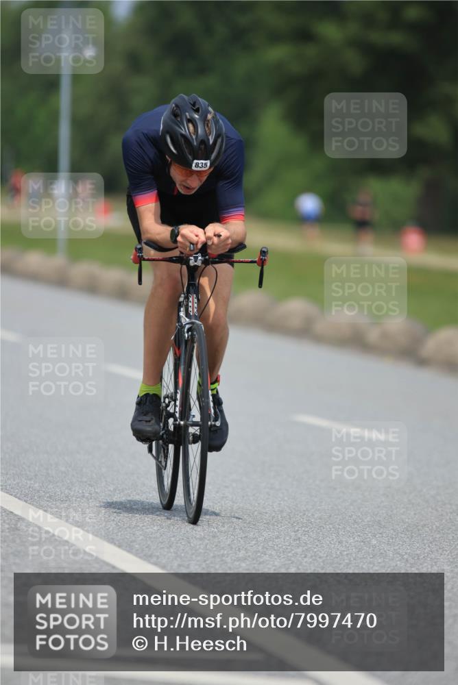 21.06.2025 - 27. Vierlanden-Triathlon H.Heesch http://msf.ph/oto/7997470 15.06.2025 12:25:09 Radfahren 801, 835 meine-sportfotos.de