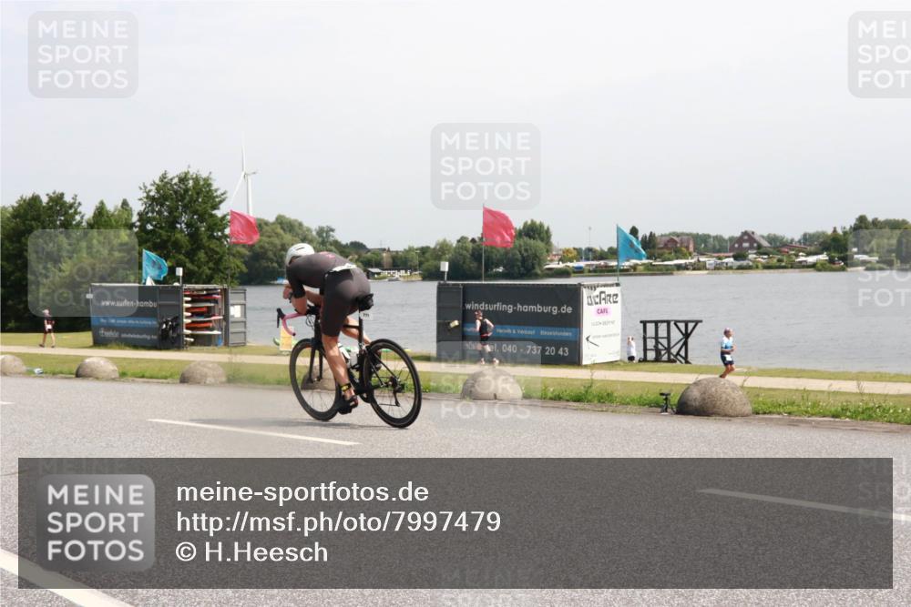 21.06.2025 - 27. Vierlanden-Triathlon H.Heesch http://msf.ph/oto/7997479 15.06.2025 11:32:52 Radfahren 718, 771 meine-sportfotos.de