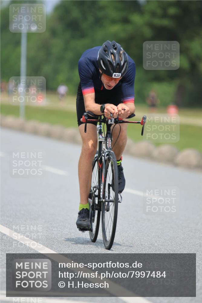 21.06.2025 - 27. Vierlanden-Triathlon H.Heesch http://msf.ph/oto/7997484 15.06.2025 12:25:09 Radfahren 801, 835 meine-sportfotos.de