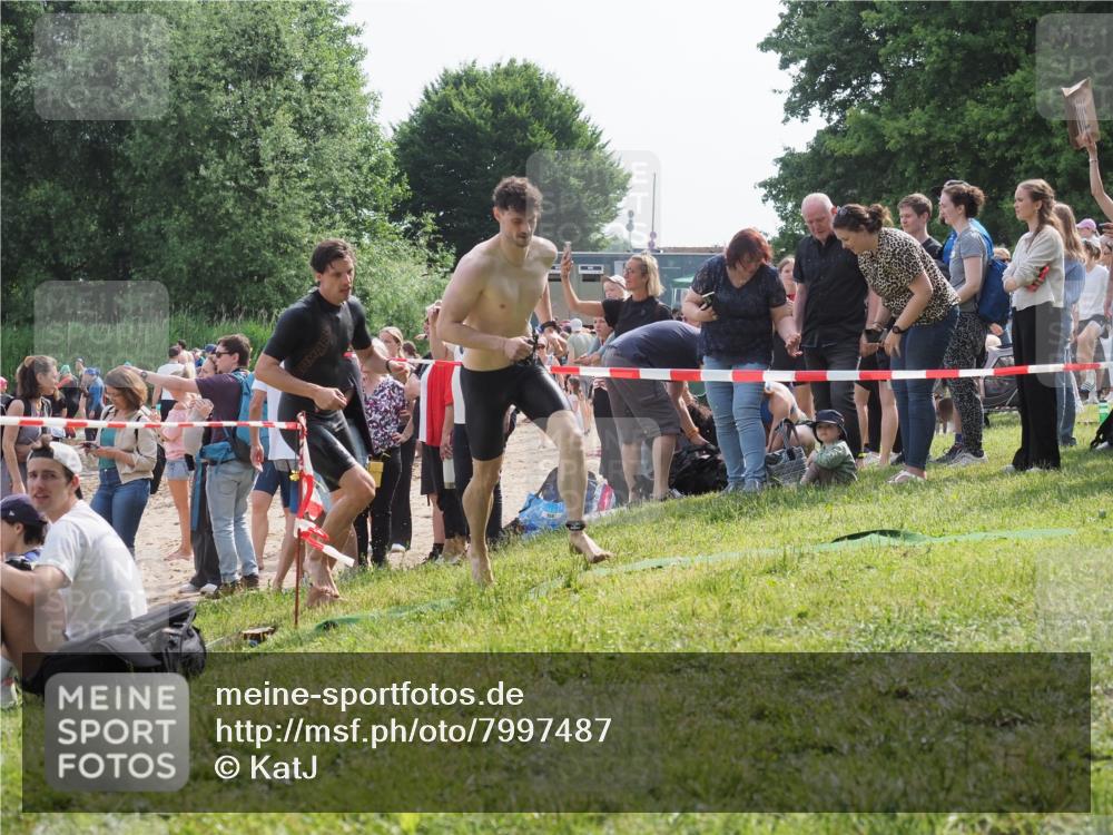 15.06.2025 - 27. Vierlanden-Triathlon KatJ http://msf.ph/oto/7997487 15.06.2025 09:55:53 Schwimmen 273, 280, 283, 300, 303, 308, 322, 331, 338 meine-sportfotos.de