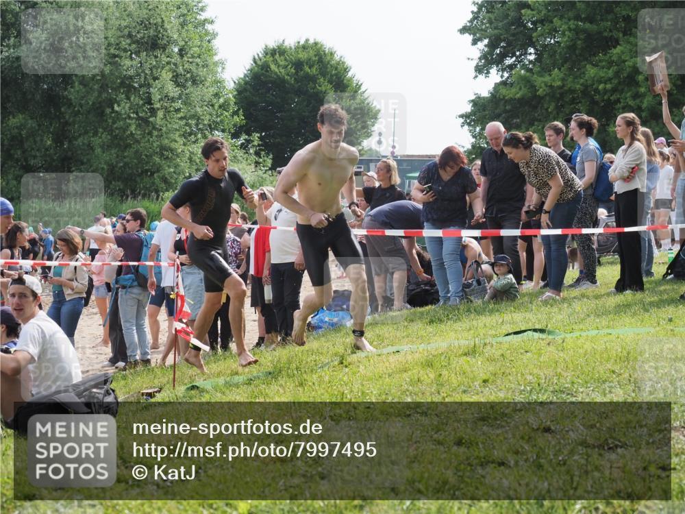 15.06.2025 - 27. Vierlanden-Triathlon KatJ http://msf.ph/oto/7997495 15.06.2025 09:55:53 Schwimmen 273, 280, 283, 300, 303, 308, 322, 331, 338 meine-sportfotos.de