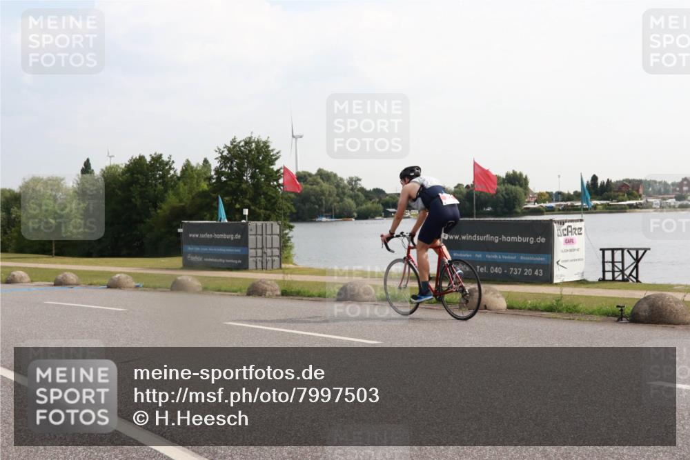 15.06.2025 - 27. Vierlanden-Triathlon H.Heesch http://msf.ph/oto/7997503 15.06.2025 09:37:38 Radfahren 16, 25, 133, 207 meine-sportfotos.de