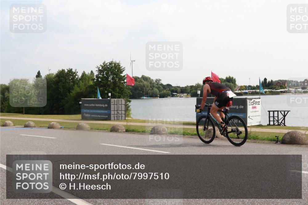 15.06.2025 - 27. Vierlanden-Triathlon H.Heesch http://msf.ph/oto/7997510 15.06.2025 09:37:42 Radfahren 32, 133, 157 meine-sportfotos.de