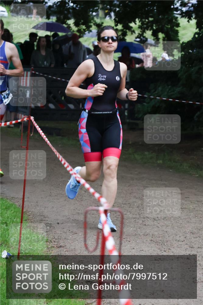 21.06.2025 - 27. Vierlanden-Triathlon Lena Gebhardt http://msf.ph/oto/7997512 15.06.2025 13:55:22 Laufen  meine-sportfotos.de