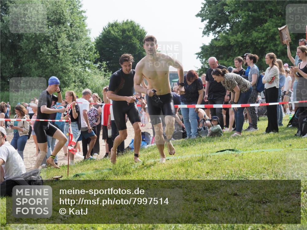 15.06.2025 - 27. Vierlanden-Triathlon KatJ http://msf.ph/oto/7997514 15.06.2025 09:55:54 Schwimmen 273, 280, 283, 300, 303, 308, 322, 331, 338 meine-sportfotos.de