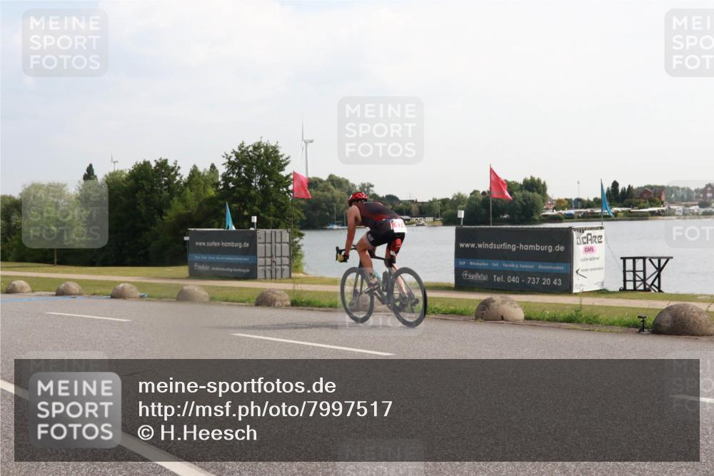 15.06.2025 - 27. Vierlanden-Triathlon H.Heesch http://msf.ph/oto/7997517 15.06.2025 09:37:42 Radfahren 32, 133, 157 meine-sportfotos.de