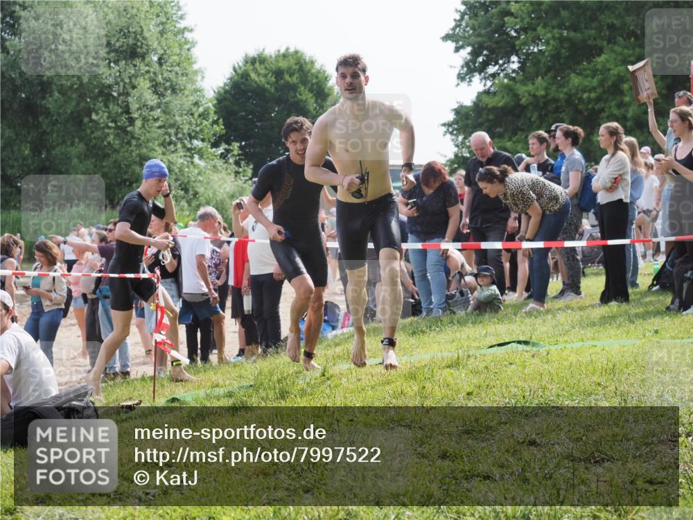15.06.2025 - 27. Vierlanden-Triathlon KatJ http://msf.ph/oto/7997522 15.06.2025 09:55:54 Schwimmen 273, 280, 283, 300, 303, 308, 322, 331, 338 meine-sportfotos.de
