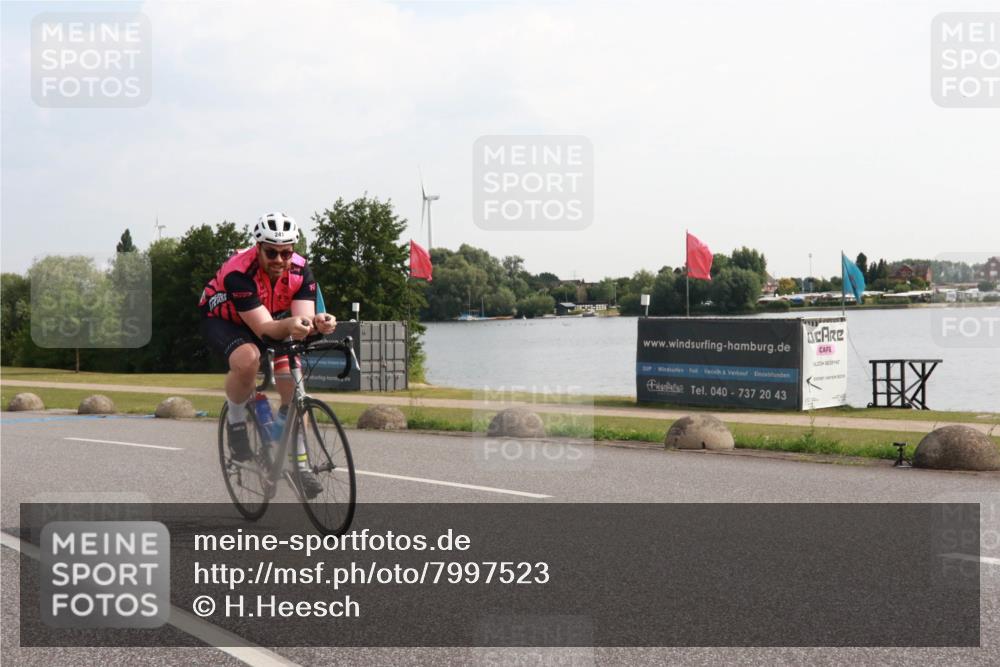 15.06.2025 - 27. Vierlanden-Triathlon H.Heesch http://msf.ph/oto/7997523 15.06.2025 09:37:57 Radfahren 241 meine-sportfotos.de