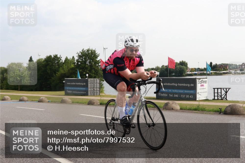 15.06.2025 - 27. Vierlanden-Triathlon H.Heesch http://msf.ph/oto/7997532 15.06.2025 09:37:57 Radfahren 241 meine-sportfotos.de