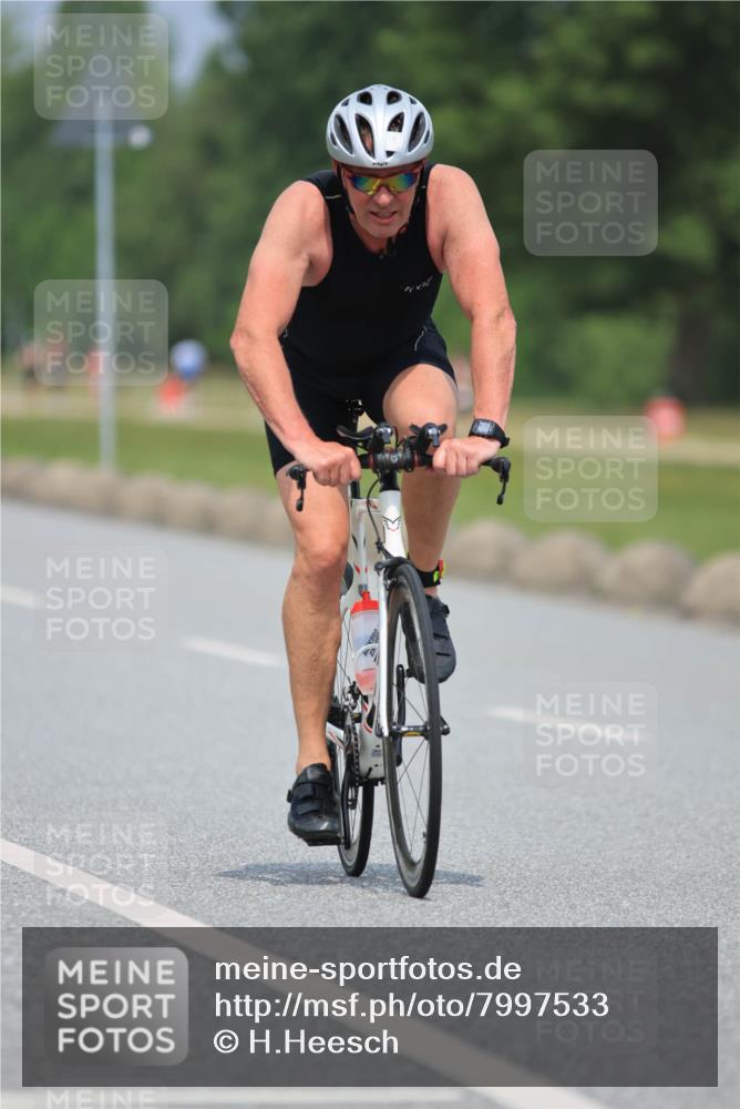 21.06.2025 - 27. Vierlanden-Triathlon H.Heesch http://msf.ph/oto/7997533 15.06.2025 12:25:25 Radfahren 717, 787, 847 meine-sportfotos.de