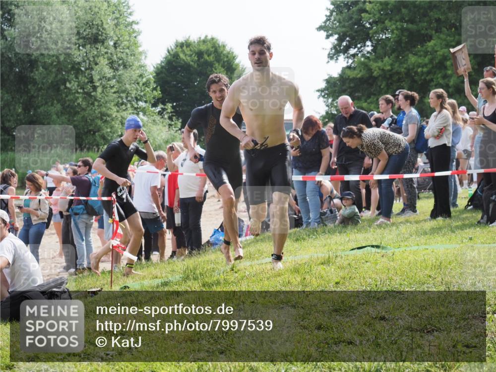 15.06.2025 - 27. Vierlanden-Triathlon KatJ http://msf.ph/oto/7997539 15.06.2025 09:55:54 Schwimmen 273, 280, 283, 300, 303, 308, 322, 331, 338 meine-sportfotos.de