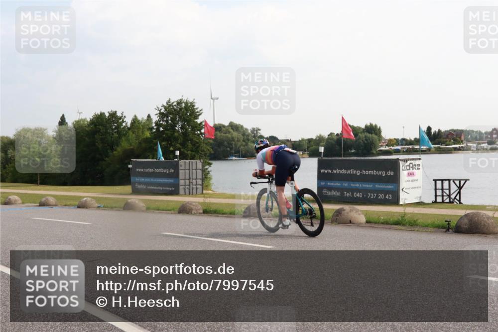 15.06.2025 - 27. Vierlanden-Triathlon H.Heesch http://msf.ph/oto/7997545 15.06.2025 09:38:01 Radfahren 225, 241 meine-sportfotos.de