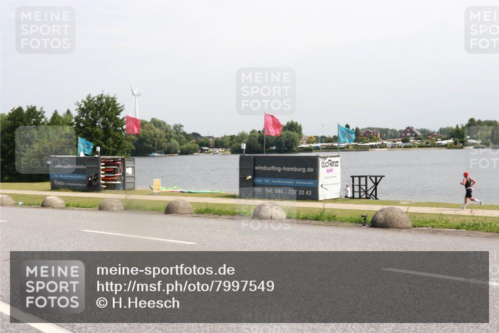 21.06.2025 - 27. Vierlanden-Triathlon H.Heesch http://msf.ph/oto/7997549 15.06.2025 11:33:03 Radfahren 650, 744 meine-sportfotos.de