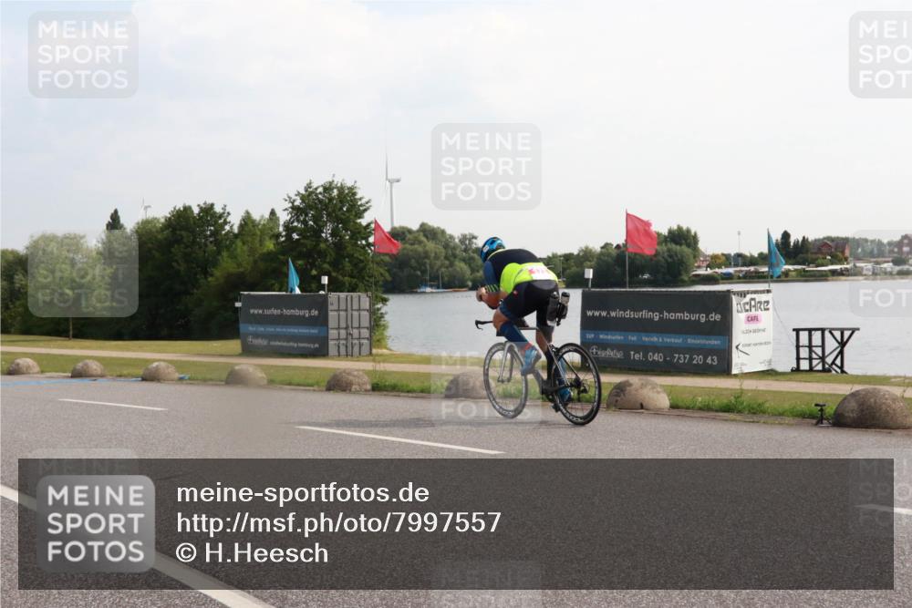 15.06.2025 - 27. Vierlanden-Triathlon H.Heesch http://msf.ph/oto/7997557 15.06.2025 09:38:11 Radfahren 19, 143, 173 meine-sportfotos.de