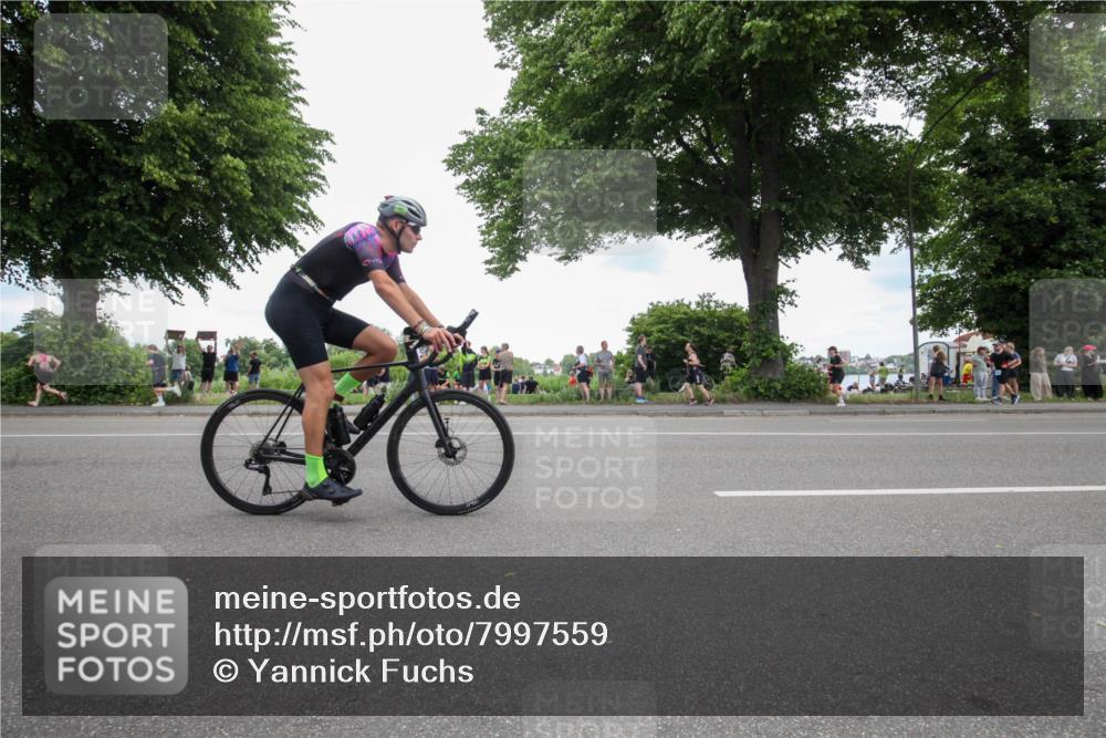 15.06.2025 - 7 Türme Triathlon Yannick Fuchs http://msf.ph/oto/7997559 15.06.2025 13:50:47 Radfahren 256, 389, 911, 954, 1096 meine-sportfotos.de