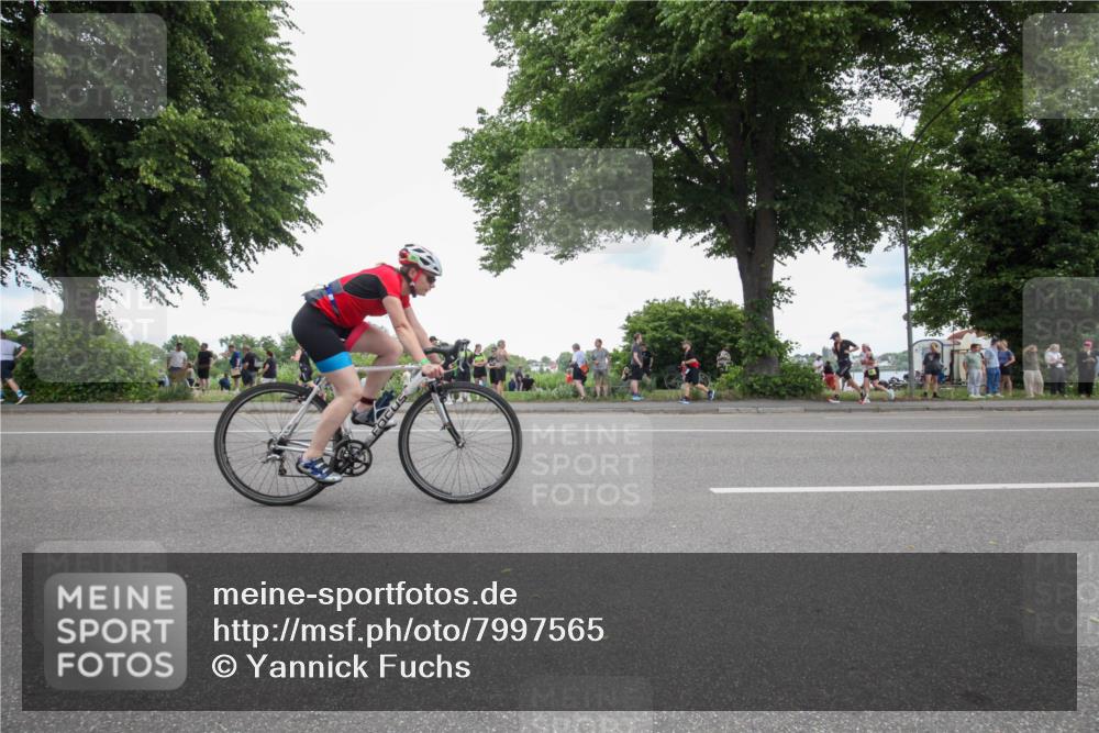 15.06.2025 - 7 Türme Triathlon Yannick Fuchs http://msf.ph/oto/7997565 15.06.2025 13:50:51 Radfahren 256, 389, 911, 954 meine-sportfotos.de