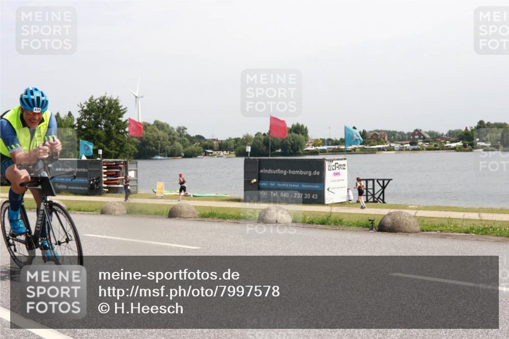 21.06.2025 - 27. Vierlanden-Triathlon H.Heesch http://msf.ph/oto/7997578 15.06.2025 11:33:08 Radfahren 173, 755, 757 meine-sportfotos.de
