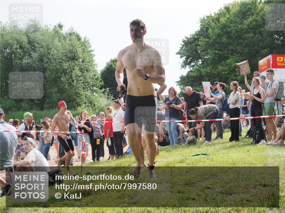 15.06.2025 - 27. Vierlanden-Triathlon KatJ http://msf.ph/oto/7997580 15.06.2025 09:55:55 Schwimmen 280, 283, 300, 303, 308, 310, 322, 331, 338 meine-sportfotos.de