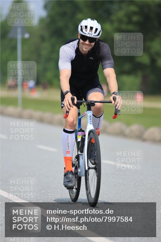 21.06.2025 - 27. Vierlanden-Triathlon H.Heesch http://msf.ph/oto/7997584 15.06.2025 12:25:27 Radfahren 717, 787, 847 meine-sportfotos.de