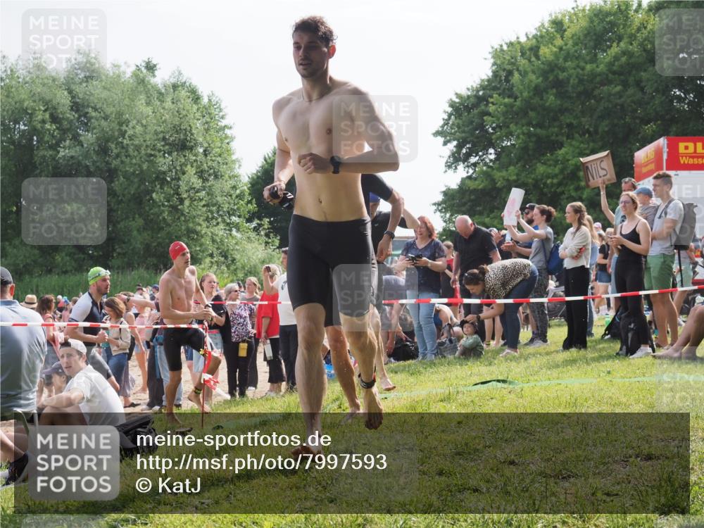 15.06.2025 - 27. Vierlanden-Triathlon KatJ http://msf.ph/oto/7997593 15.06.2025 09:55:55 Schwimmen 280, 283, 300, 303, 308, 310, 322, 331, 338 meine-sportfotos.de