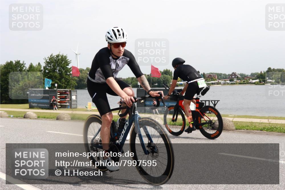 21.06.2025 - 27. Vierlanden-Triathlon H.Heesch http://msf.ph/oto/7997595 15.06.2025 11:33:11 Radfahren 173, 755, 757 meine-sportfotos.de