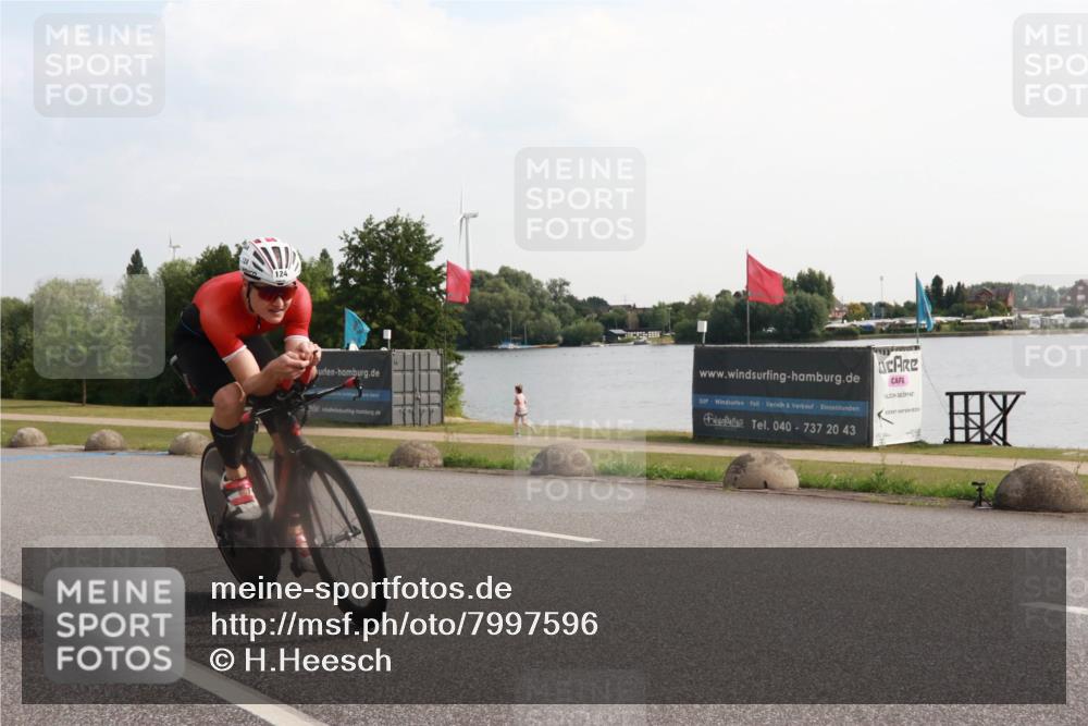 15.06.2025 - 27. Vierlanden-Triathlon H.Heesch http://msf.ph/oto/7997596 15.06.2025 09:38:36 Radfahren 123, 124 meine-sportfotos.de