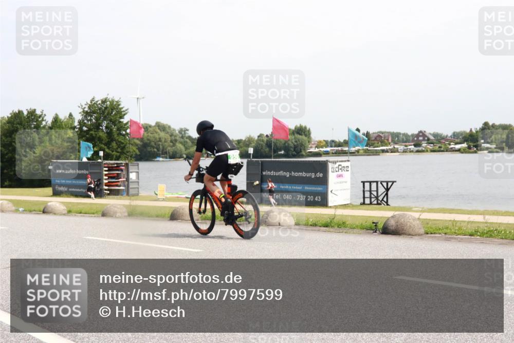 21.06.2025 - 27. Vierlanden-Triathlon H.Heesch http://msf.ph/oto/7997599 15.06.2025 11:33:11 Radfahren 173, 755, 757 meine-sportfotos.de