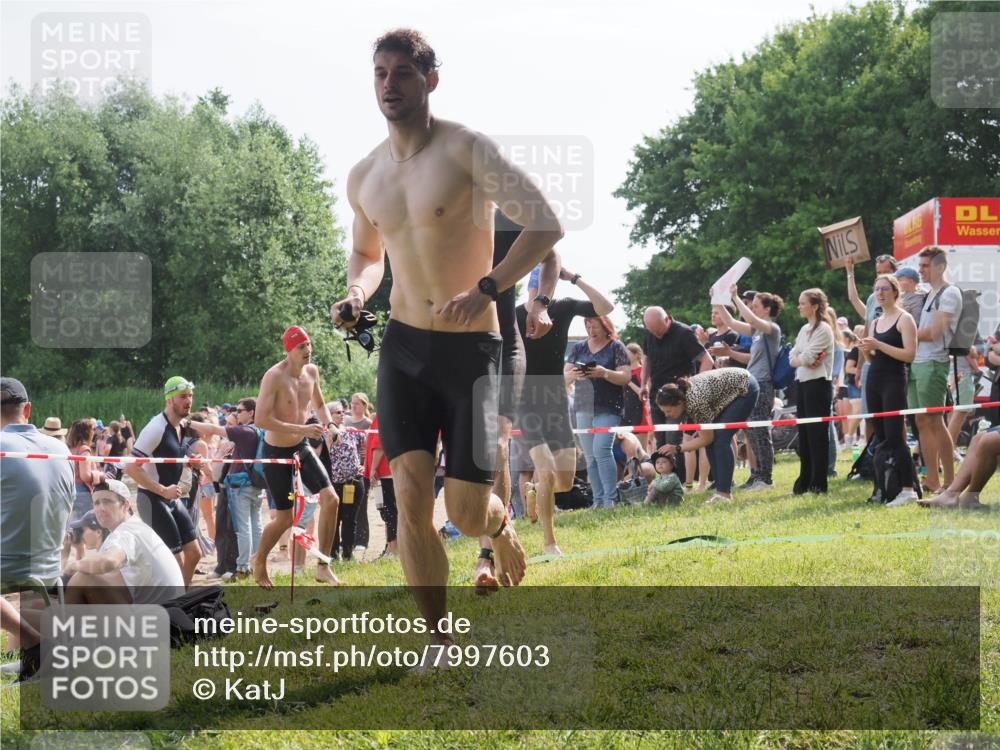 15.06.2025 - 27. Vierlanden-Triathlon KatJ http://msf.ph/oto/7997603 15.06.2025 09:55:55 Schwimmen 280, 283, 300, 303, 308, 310, 322, 331, 338 meine-sportfotos.de