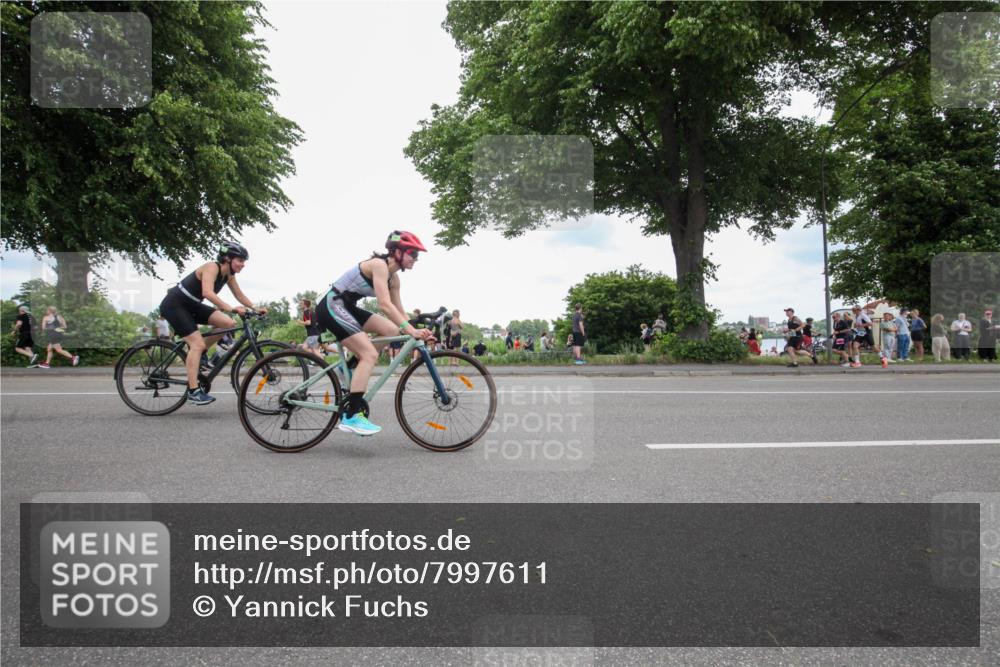 15.06.2025 - 7 Türme Triathlon Yannick Fuchs http://msf.ph/oto/7997611 15.06.2025 13:51:03 Radfahren 213, 304, 307, 645, 867, 936, 1012 meine-sportfotos.de