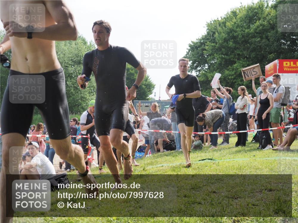 15.06.2025 - 27. Vierlanden-Triathlon KatJ http://msf.ph/oto/7997628 15.06.2025 09:55:56 Schwimmen 280, 283, 300, 303, 308, 310, 312, 322, 331, 338 meine-sportfotos.de