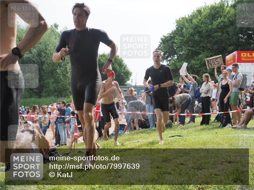 15.06.2025 - 27. Vierlanden-Triathlon KatJ http://msf.ph/oto/7997639 15.06.2025 09:55:56 Schwimmen 280, 283, 300, 303, 308, 310, 312, 322, 331, 338 meine-sportfotos.de