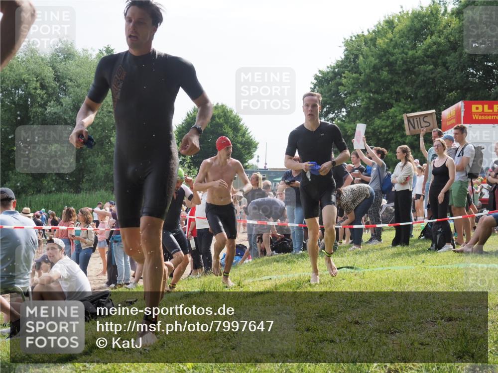 15.06.2025 - 27. Vierlanden-Triathlon KatJ http://msf.ph/oto/7997647 15.06.2025 09:55:56 Schwimmen 280, 283, 300, 303, 308, 310, 312, 322, 331, 338 meine-sportfotos.de