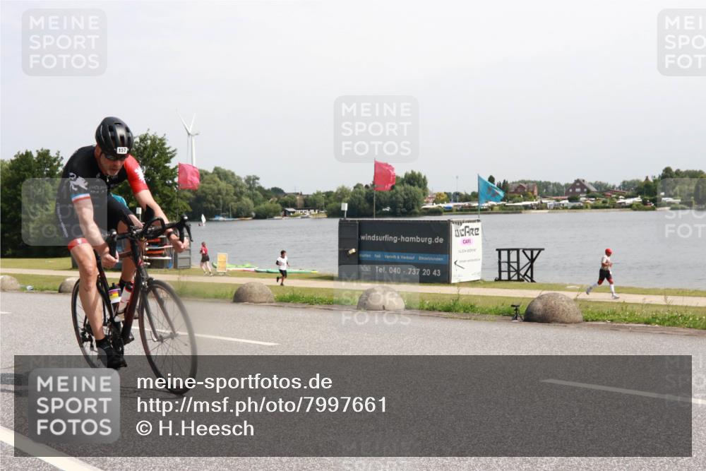 21.06.2025 - 27. Vierlanden-Triathlon H.Heesch http://msf.ph/oto/7997661 15.06.2025 11:33:30 Radfahren 157, 732 meine-sportfotos.de