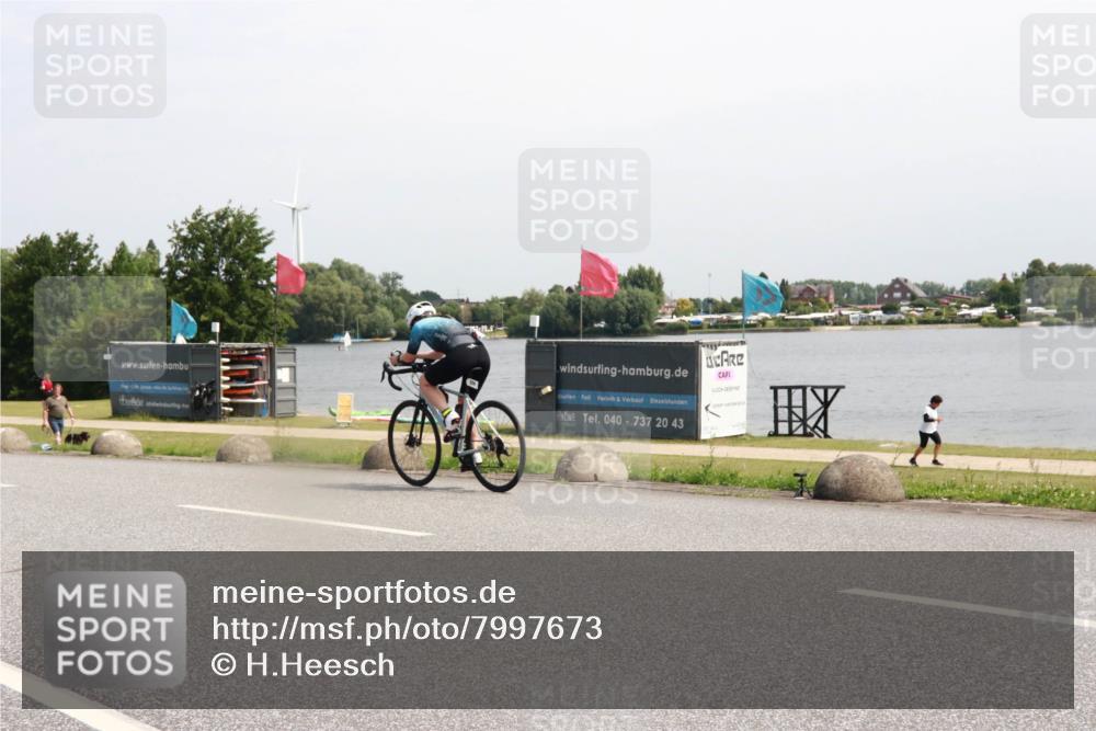 21.06.2025 - 27. Vierlanden-Triathlon H.Heesch http://msf.ph/oto/7997673 15.06.2025 11:33:36 Radfahren 157, 229 meine-sportfotos.de